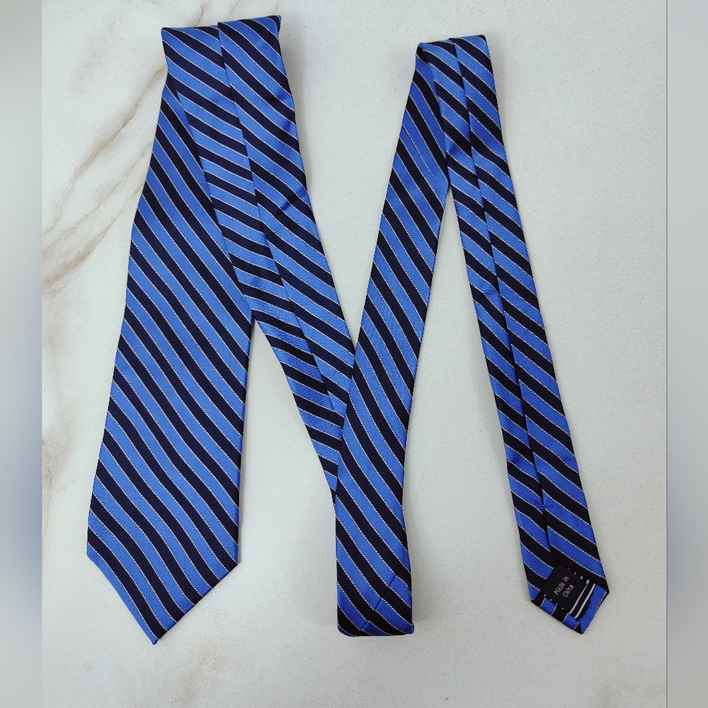 Nautica Men's Blue Black Striped 100% Silk 3.5" Tie